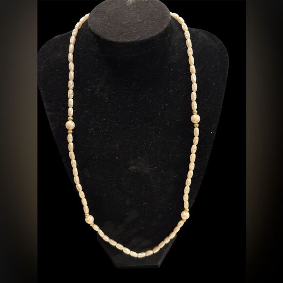 VTG Richelieu Pearl Necklace with Gold Accents - Picture 2 of 4